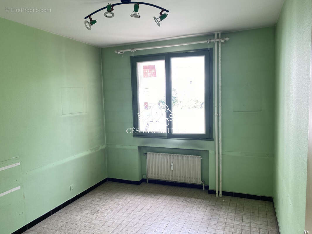 Appartement 87 m² à Saint-Priest  - photo 4