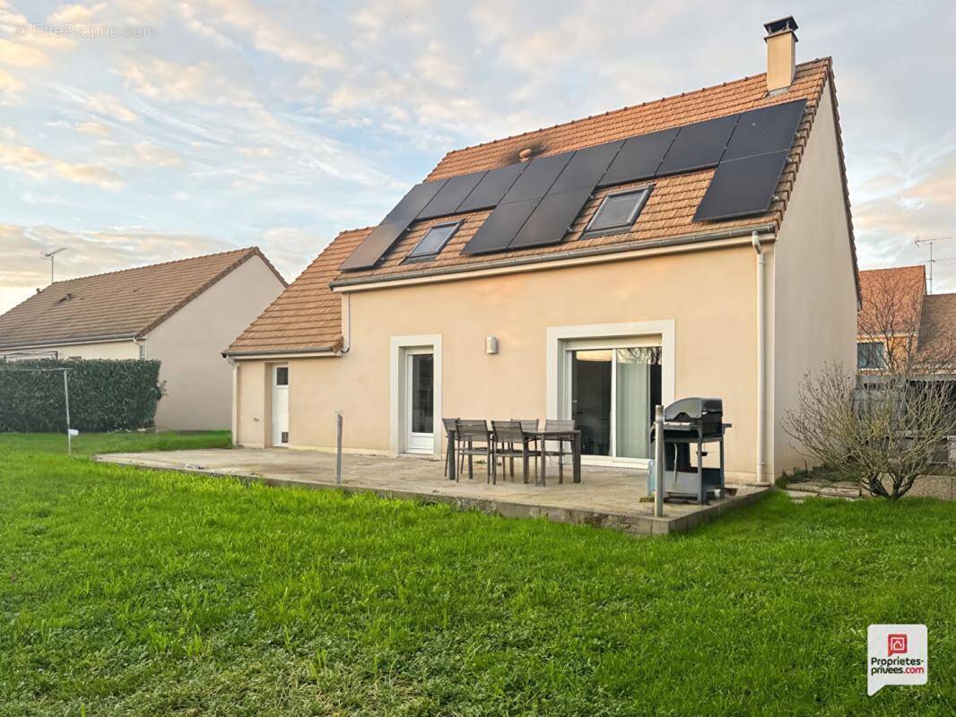 Maison à COURTILLERS