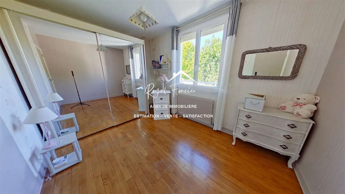 Chambre 1  - Maison à CHATELLERAULT