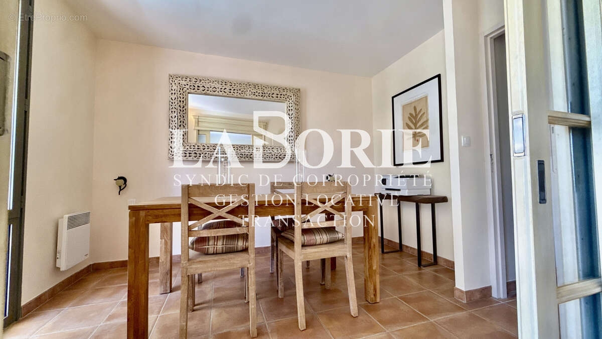 Appartement T3 d'exception au Golf de Saumane   Deux terrasses avec vue  sur les Roches de Fontaine-de-Vauclus - photo 4