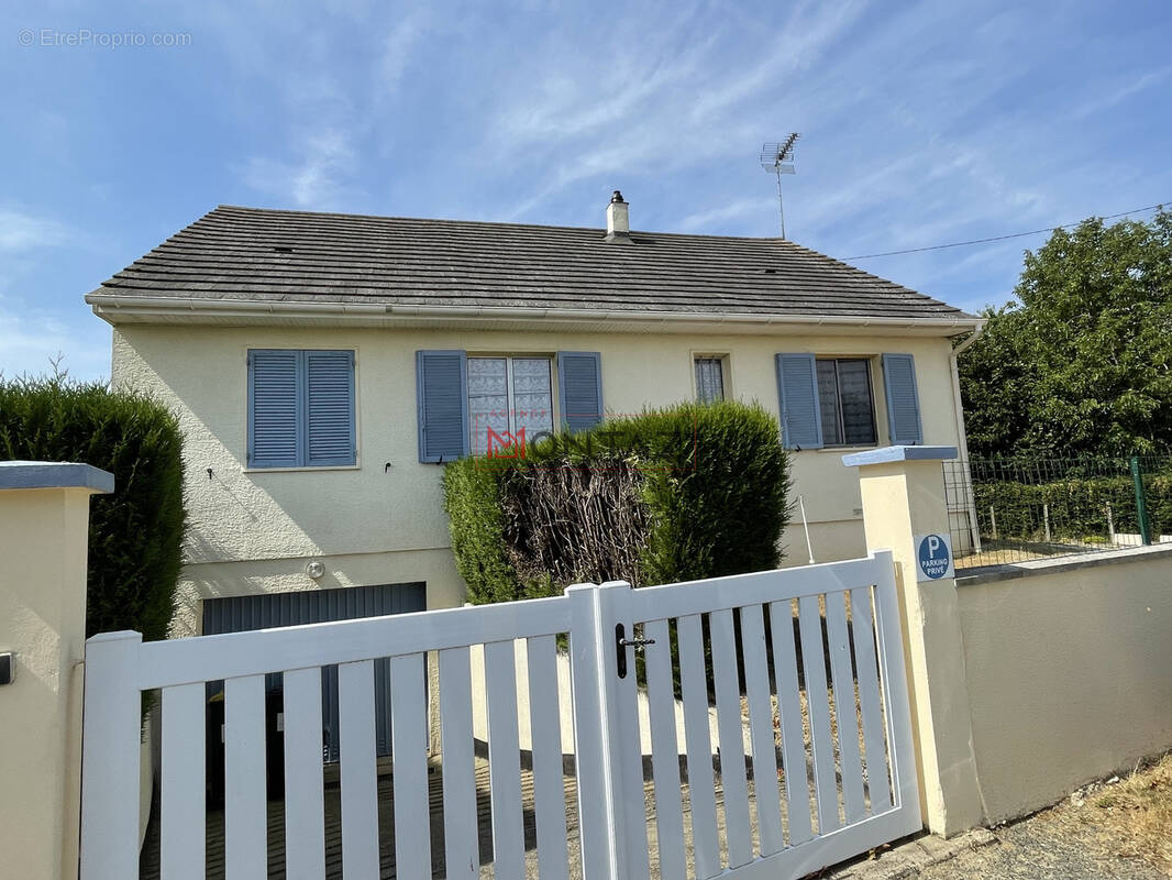 Maison à CHARTRONGES