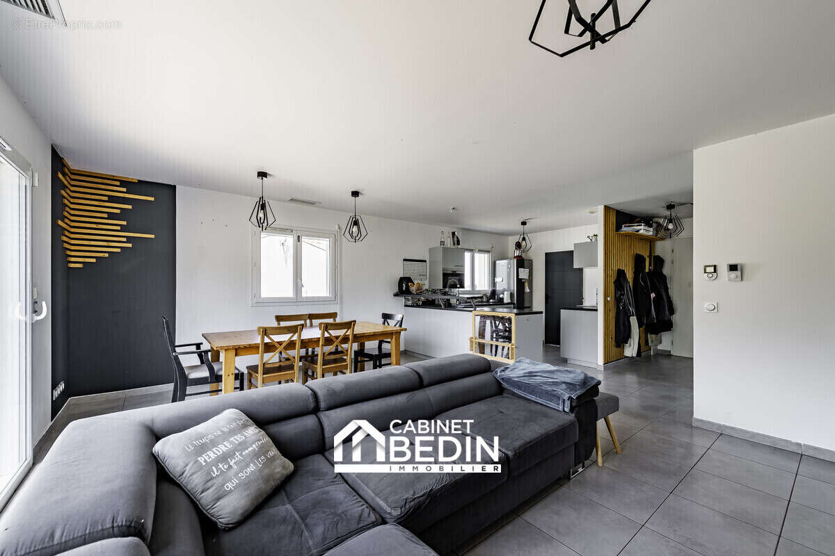 Maison 102 m² à Saint-Andre-De-Cubzac  - photo 3