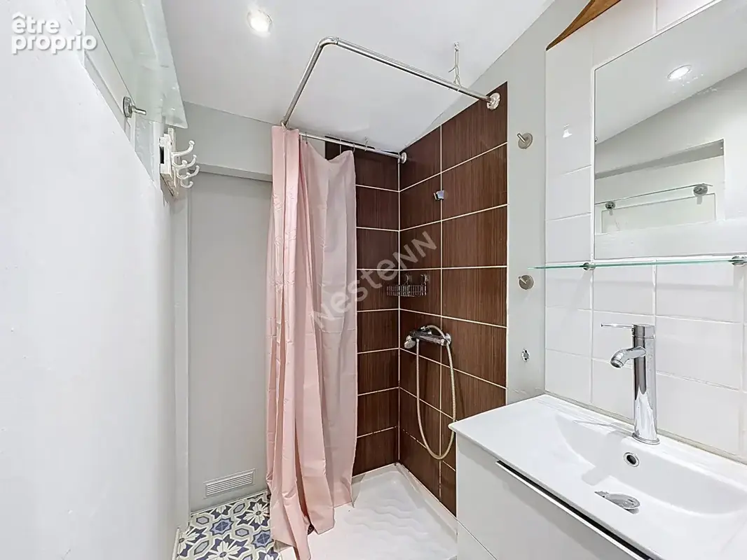 Maison familiale à Vendre à Rezé - 5 Pièces, 111 m², Terrain 279 m² - photo 9