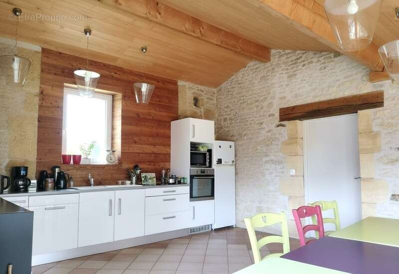 Maison à LA CHAPELLE-AUBAREIL