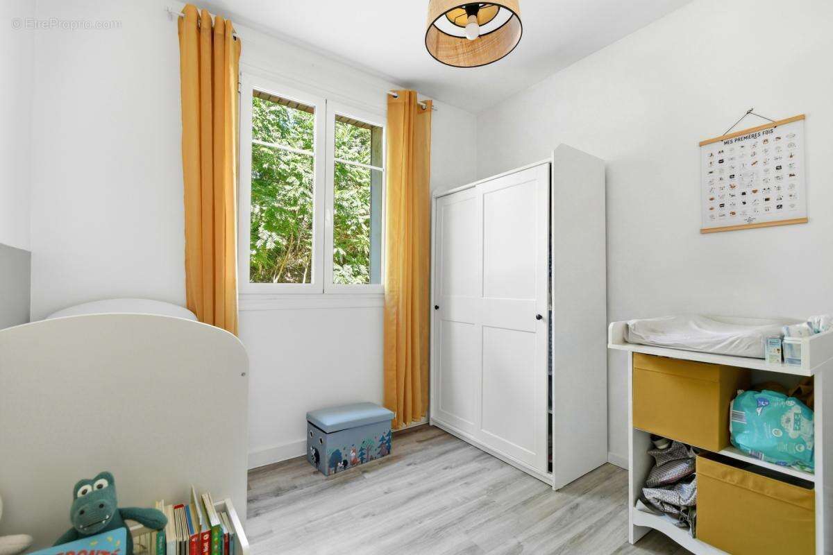 Suresnes republique - appartement de 3 pieces de 71 m² avec balcon, ascenseur et cave - photo 12