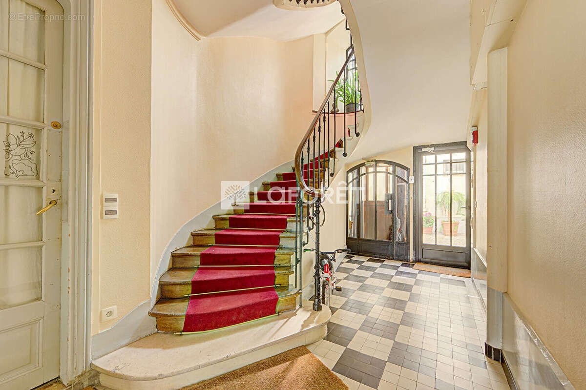Appartement à NEUILLY-SUR-SEINE