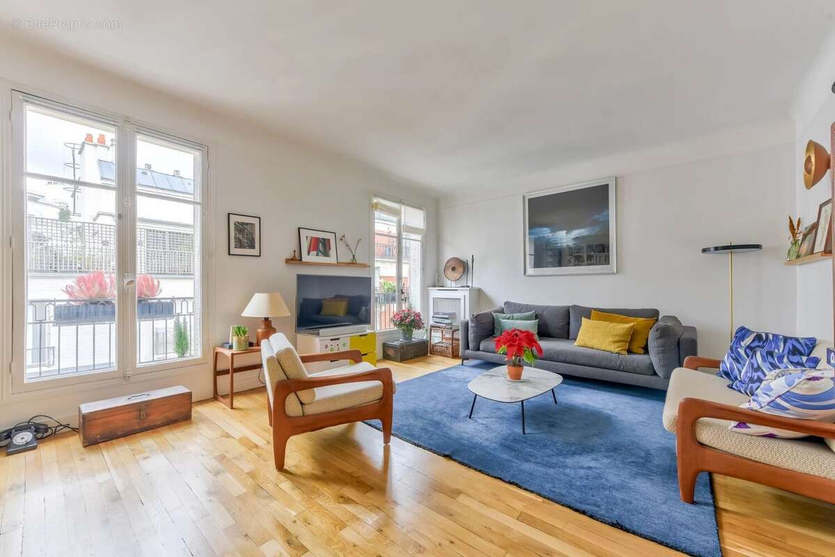 Appartement à PARIS-16E