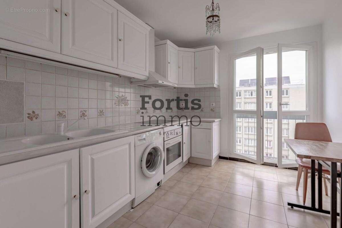 Appartement à PARIS-19E
