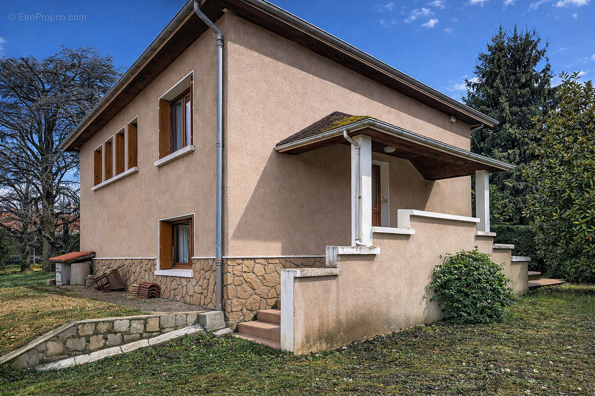 Maison à SAINT-GENIS-LAVAL