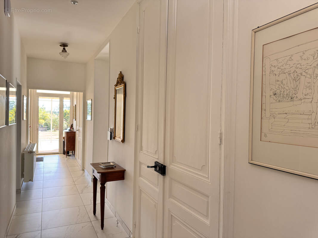 Maison bourgeoise rénovée avec jardin clos à deux pas du centre de Louhans - photo 3