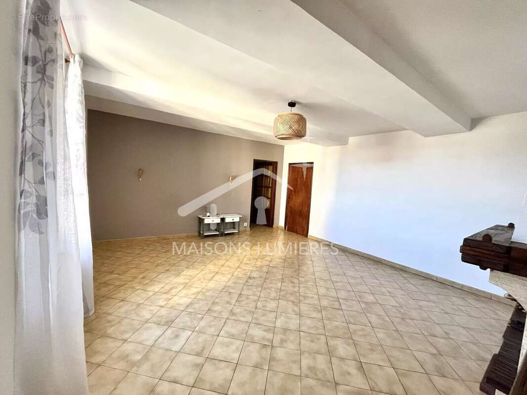 Maison à SAINT-SATURNIN-LES-APT