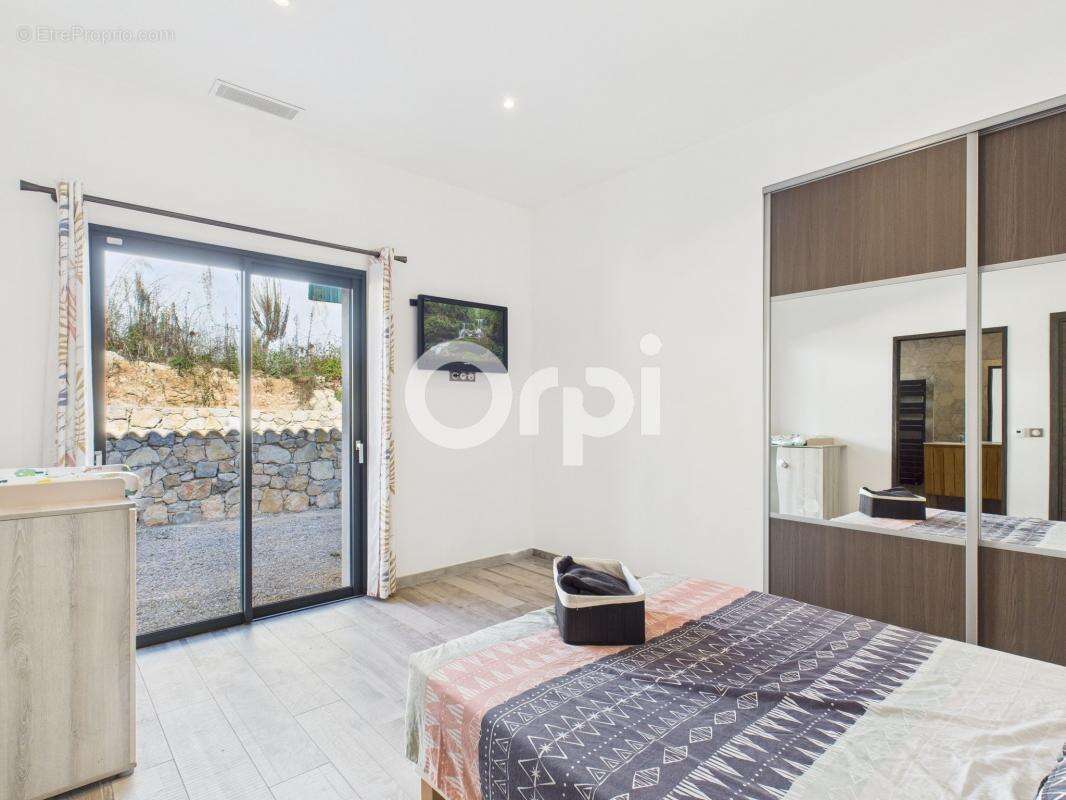 Maison à MONTAUROUX