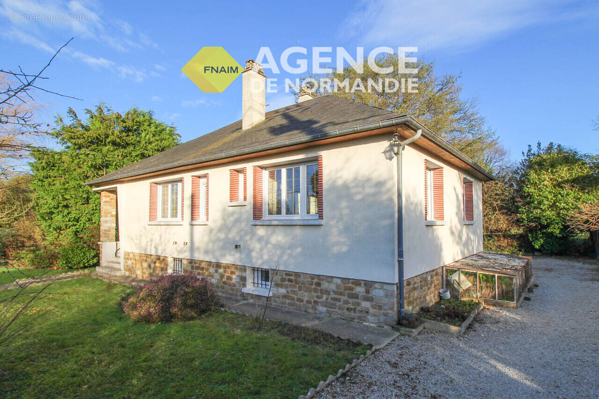 Maison à LA FERTE-FRENEL