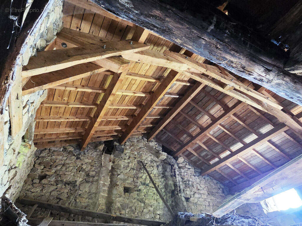 Maison à SAINT-JULIEN-CHAPTEUIL