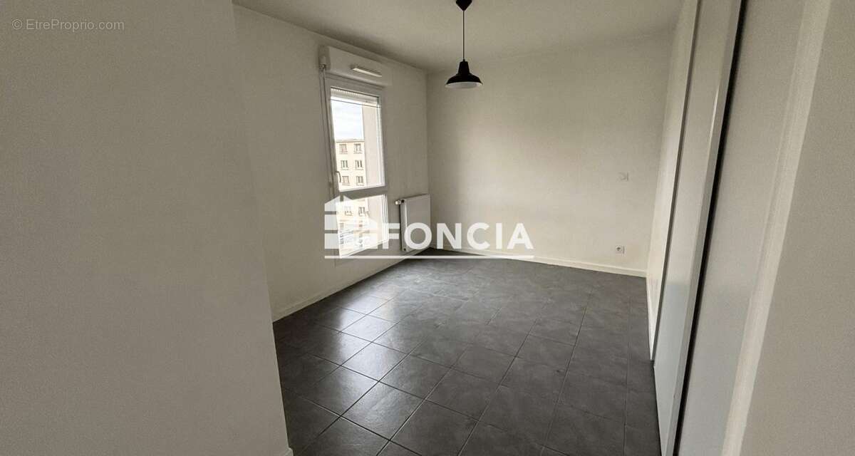 Appartement à DECINES-CHARPIEU