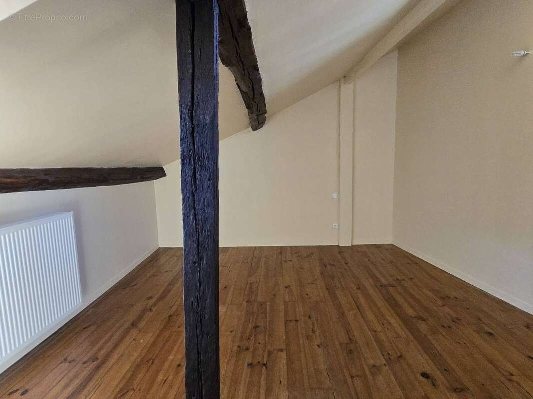 Appartement à SAINT-LEONARD-DE-NOBLAT