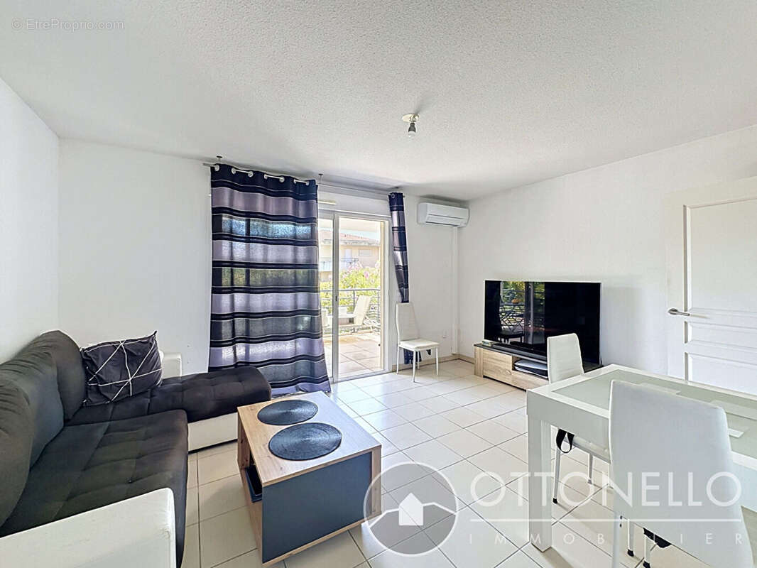 Appartement à ROQUEBRUNE-SUR-ARGENS