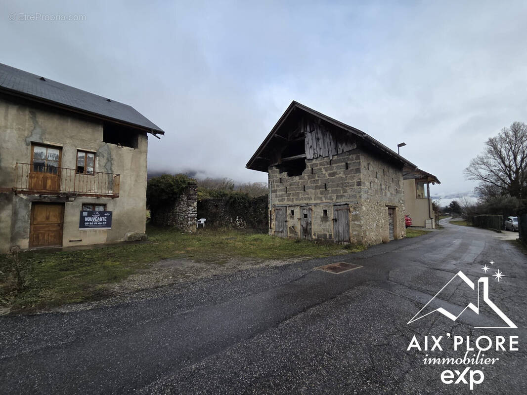 Maison + grange à rénover - Maison à MONTMELIAN