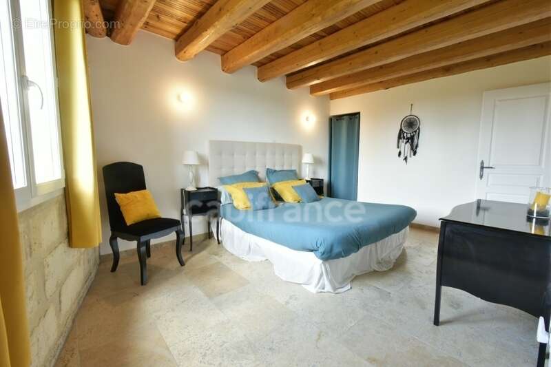 Maison à SAINT-PIERRE-DE-MEZOARGUES