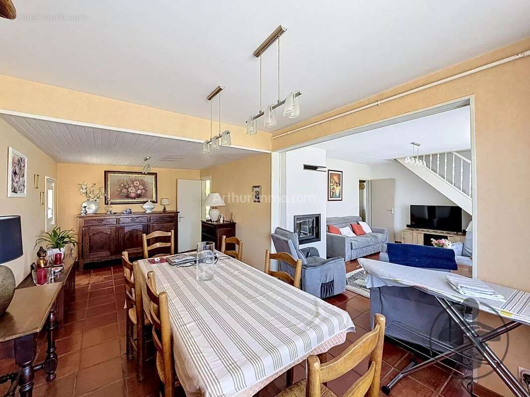 Maison à COUTRAS