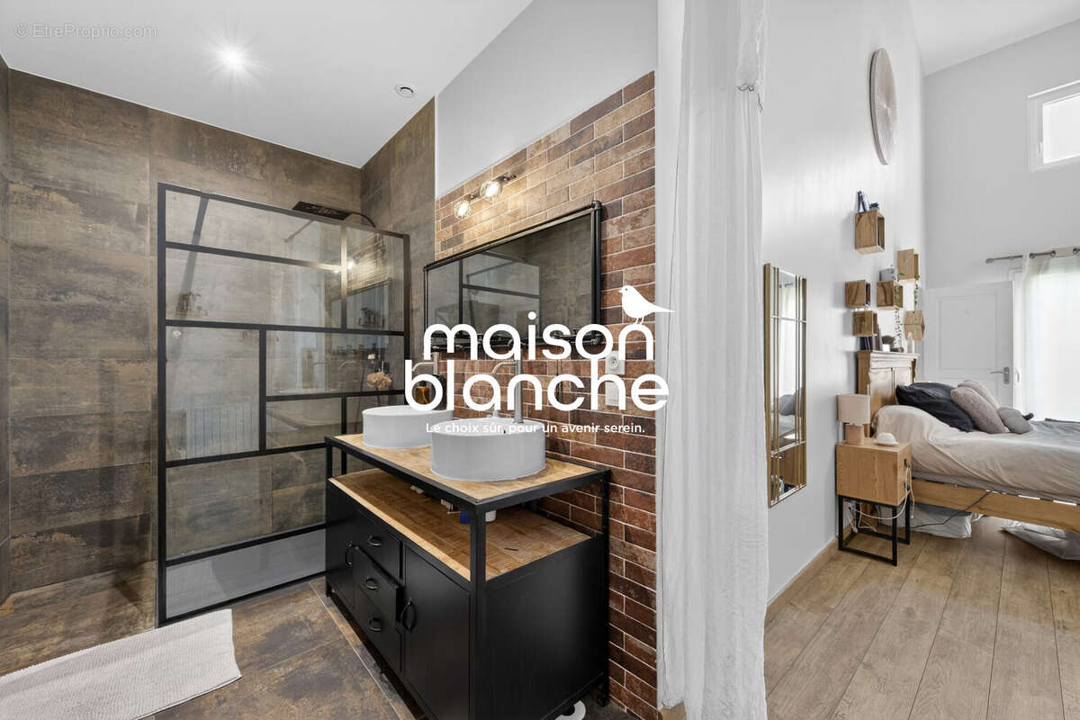 Maison à MONTAGNE