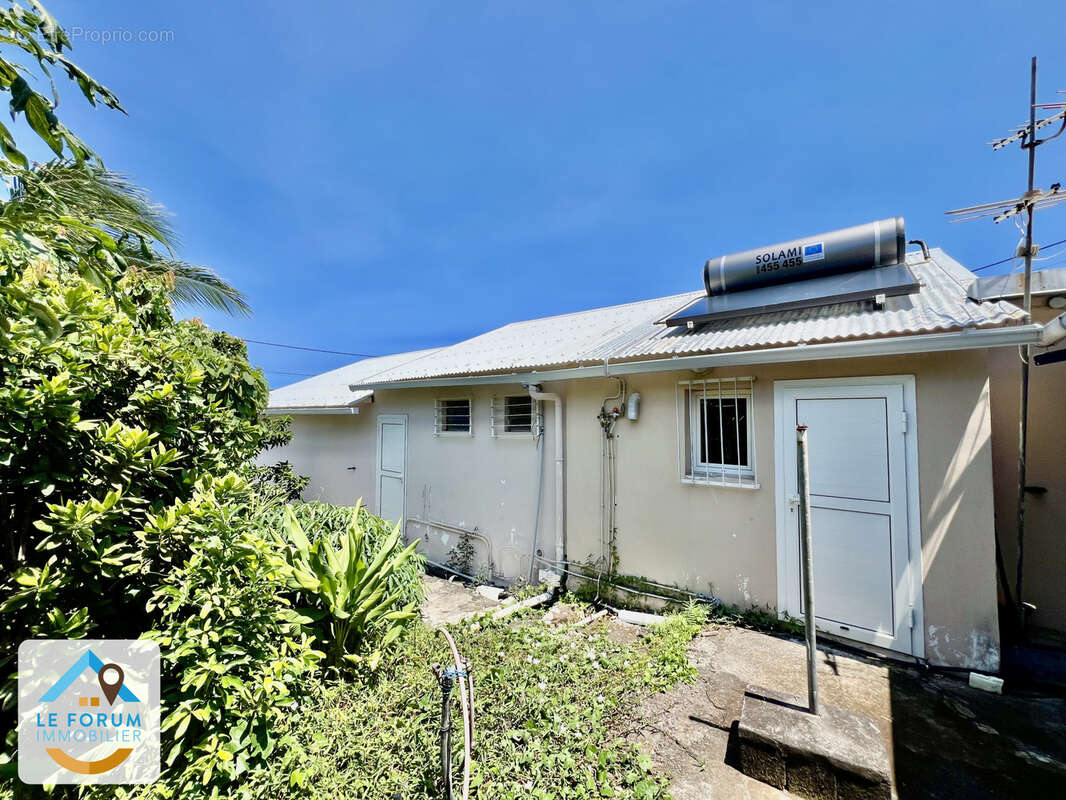 Saint joseph 97480 - villa f3 habitable de suite -varangue + garage - terrain clos et piscinable - facile d'ac - photo 4
