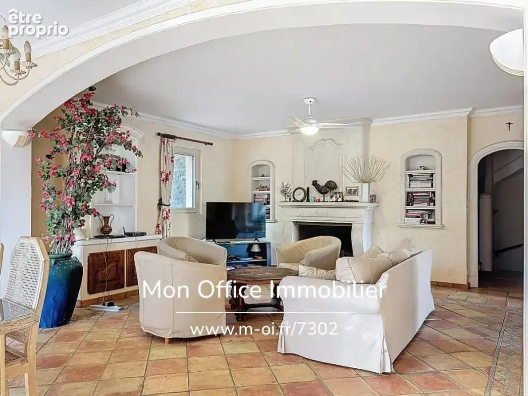 Référence : 7302-les - villa de 200m2 vue sur les collines avec patio et terrasses - photo 9