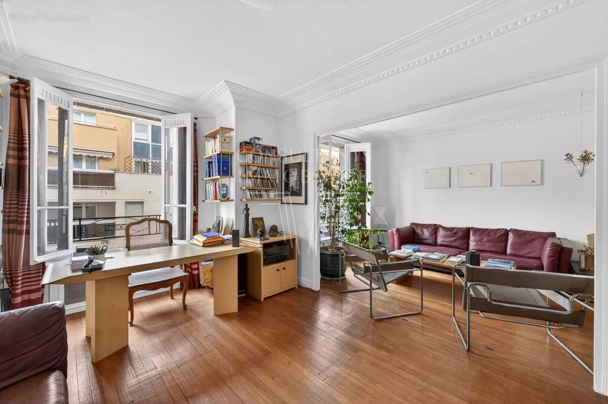 Appartement à LEVALLOIS-PERRET