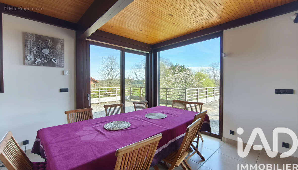 Maison 226 m² à Apinac  - photo 4
