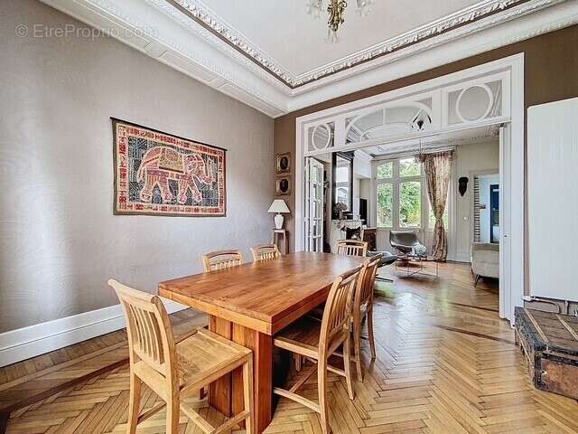 Maison à LA CHAPELLE-D'ARMENTIERES