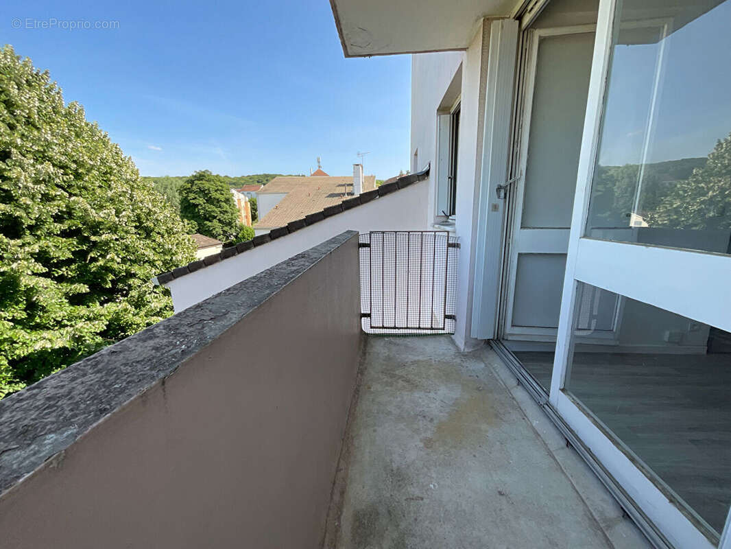 Appartement à MENUCOURT