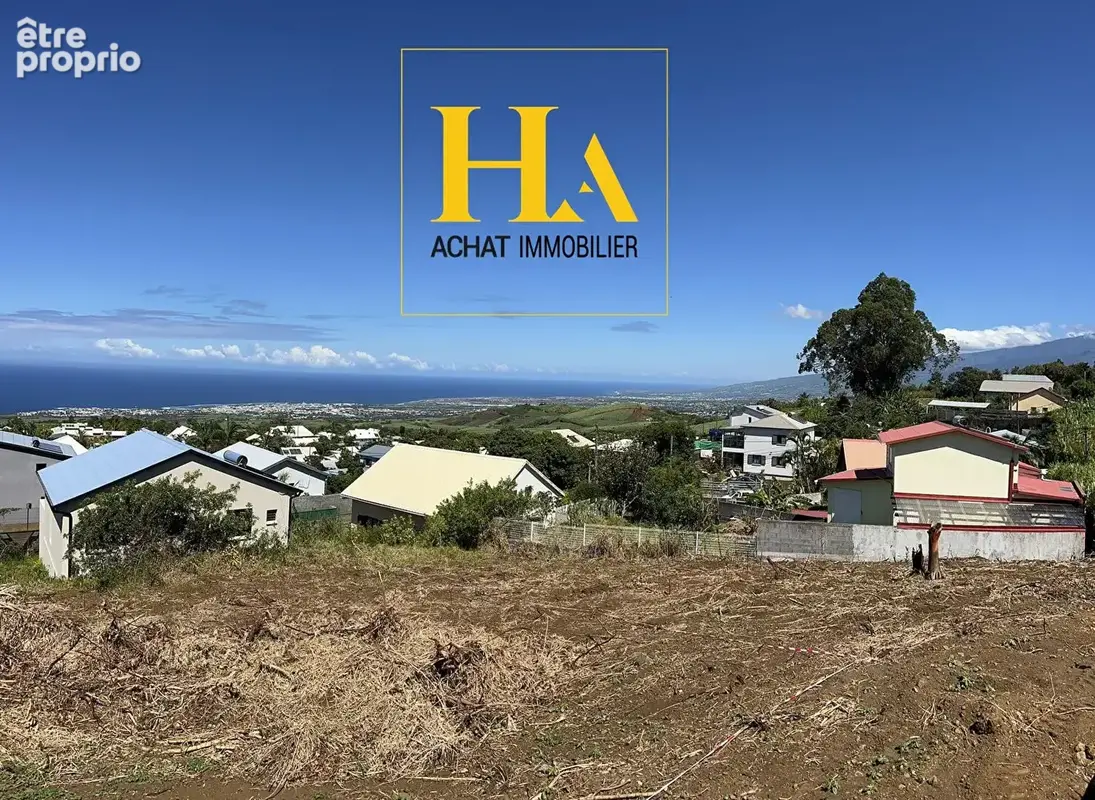 Photo Terrain à Saint-Pierre au prix de 139 900€