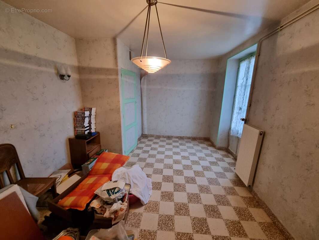 Maison à CRECY-LA-CHAPELLE