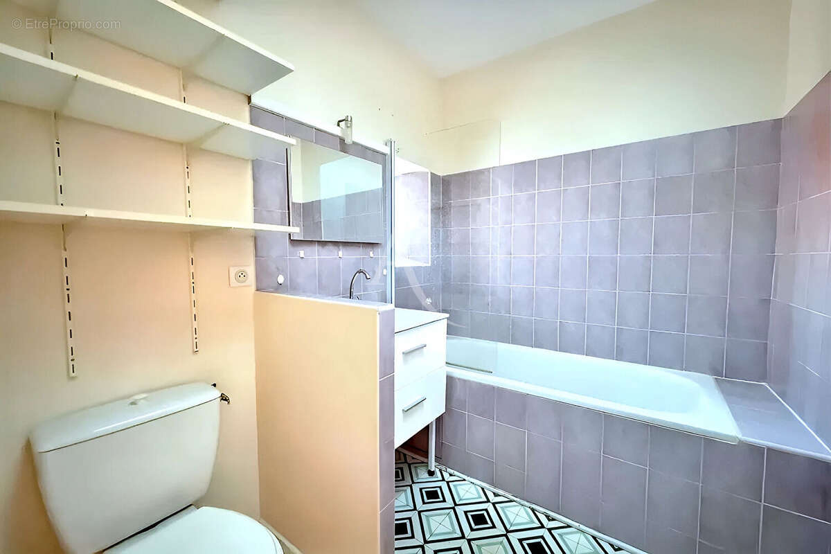 Maison à CHAMPAGNE-LES-MARAIS