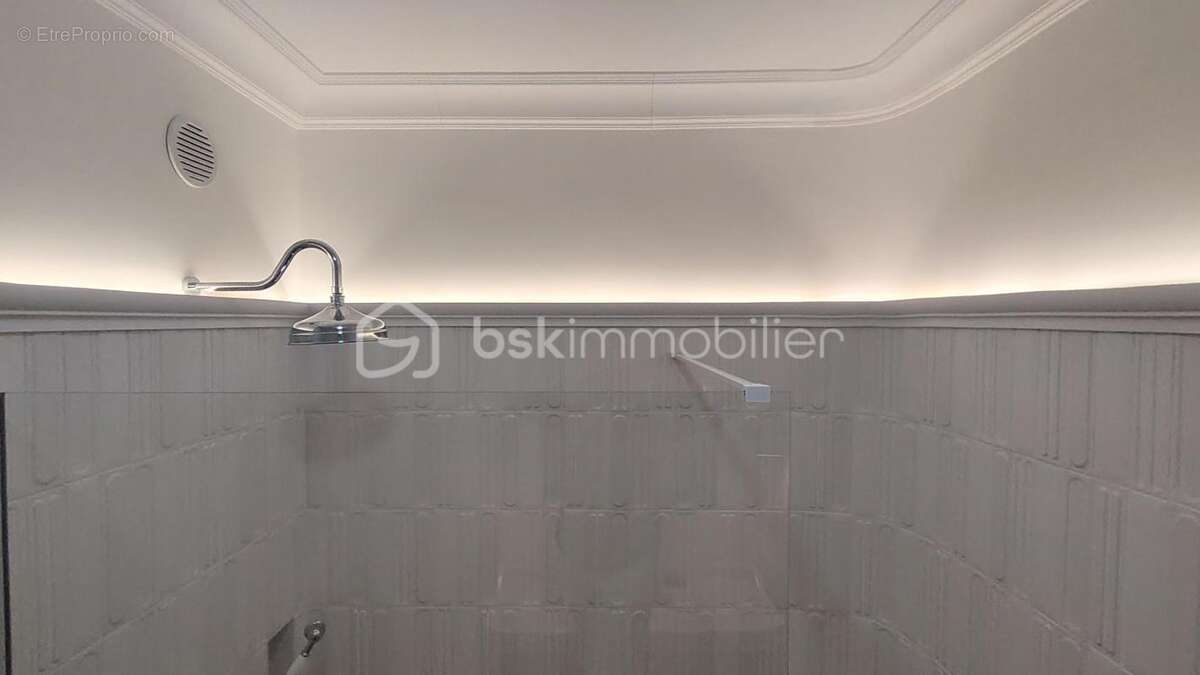 Appartement à LA ROQUETTE-SUR-SIAGNE