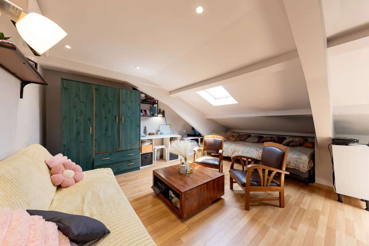 Beau studio en dernier etage. liberation. - photo 3