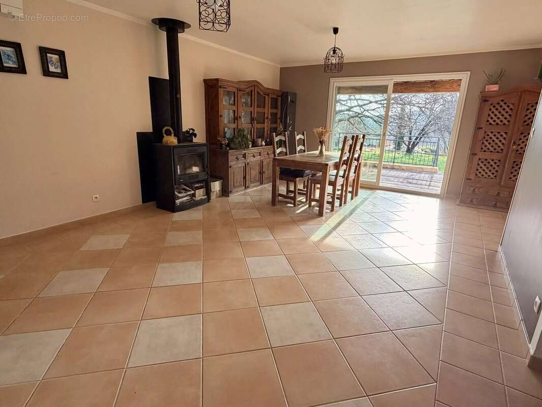 Maison à BAGNOLS-EN-FORET