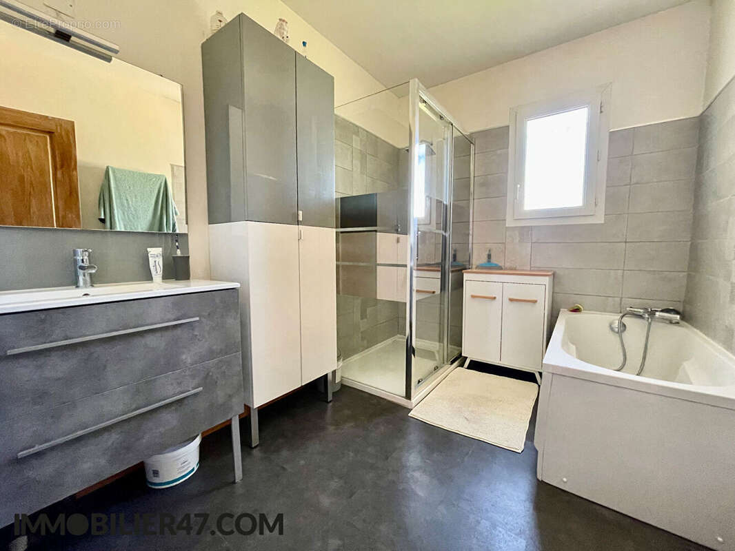 Maison à SAINT-HILAIRE-DE-LUSIGNAN