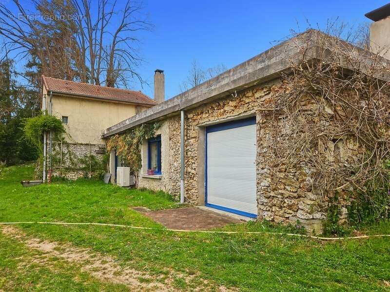 Au cœur de la nature, propriété d’exception 13 hectares avec étang privé, maison chaleureuse de 133 m², 3 chambres, cheminée et  - photo 5