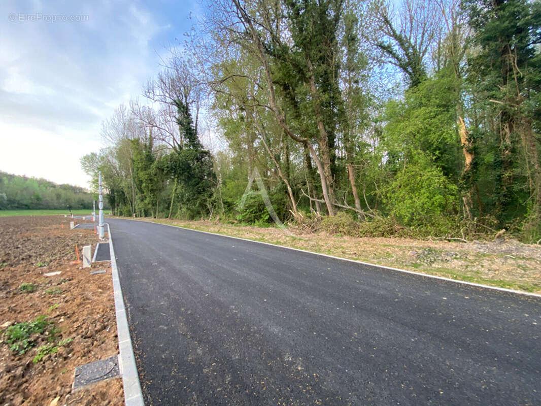 Terrain à ORMOY-LA-RIVIERE