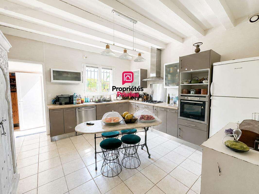Propriété familiale avec piscine chauffée et parc arboré - photo 6