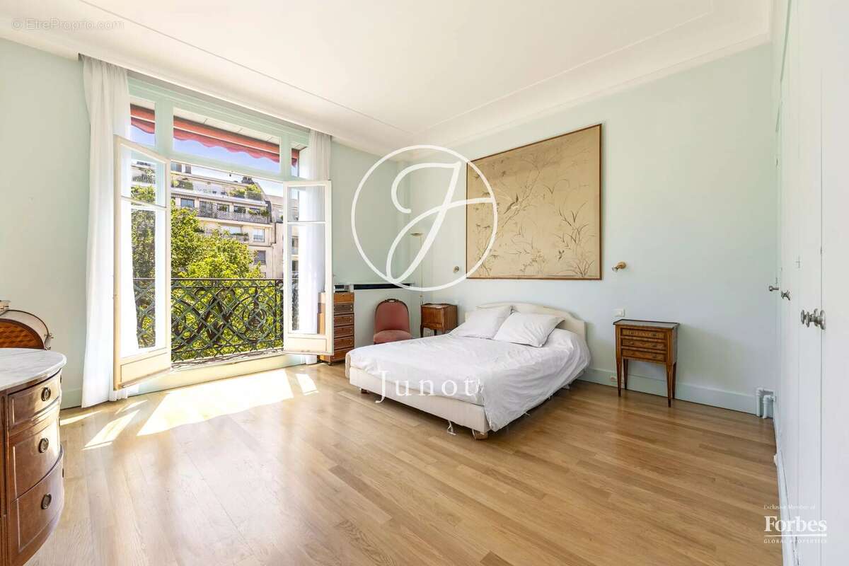 Appartement à PARIS-7E