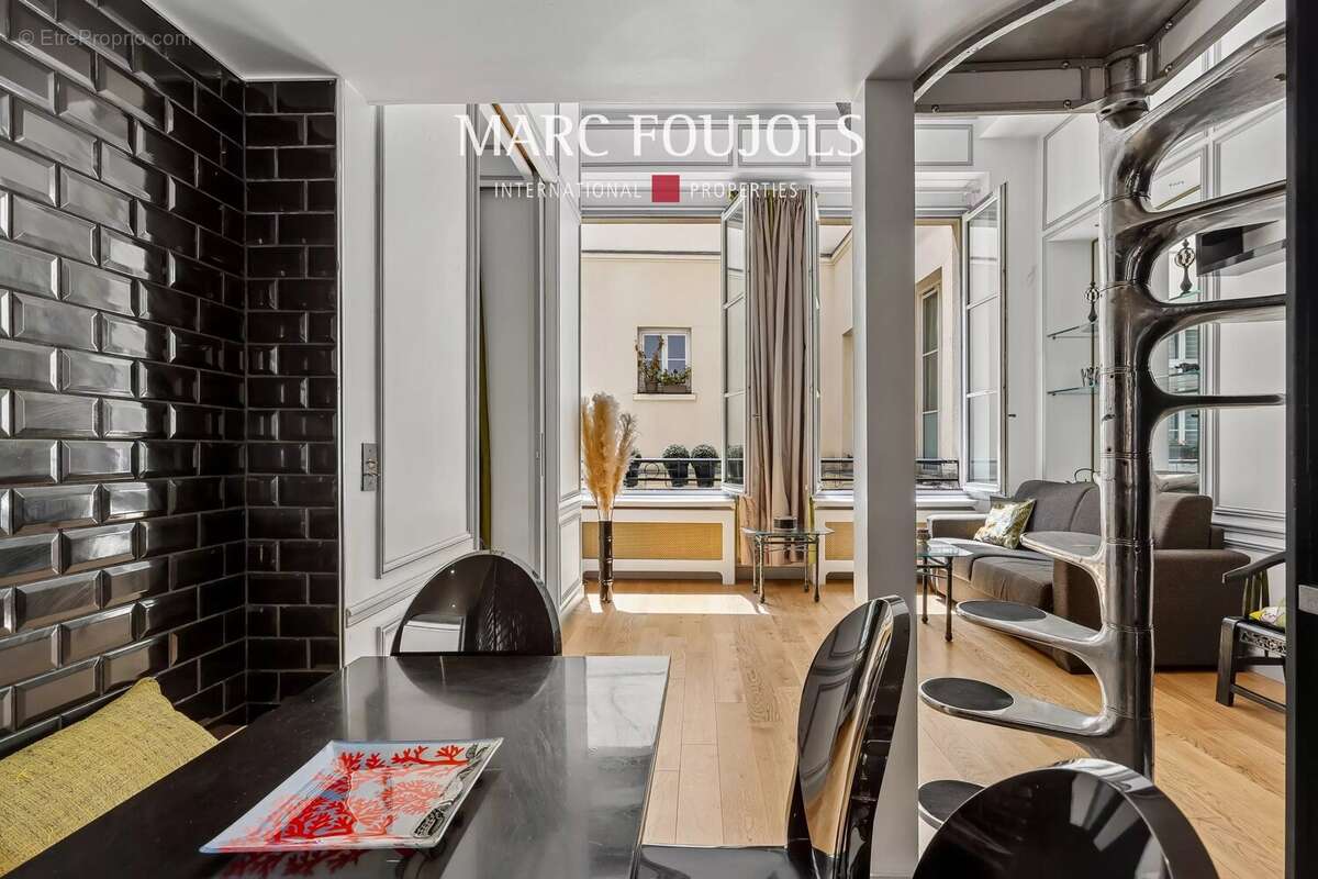 Appartement à PARIS-3E