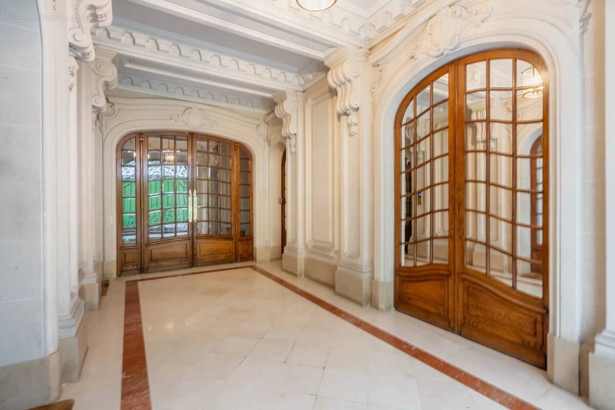 Appartement à PARIS-17E