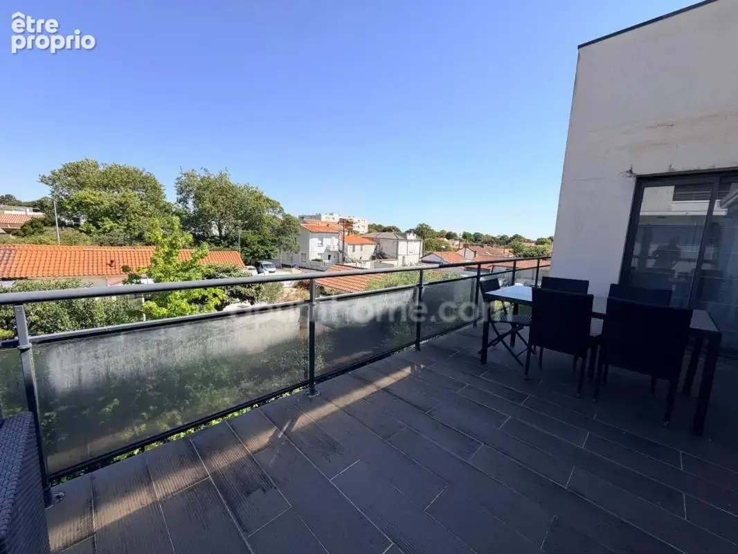 « Exceptionnel appartement de 90 m² dans le quartier recherché de Saint-Éloi, à La Rochelle – Résidence de standing, calme, lumi - photo 5