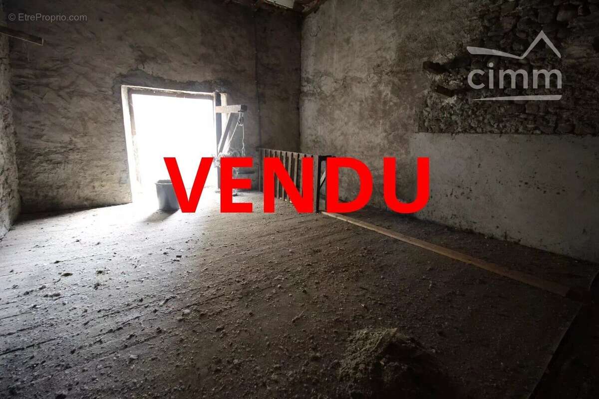 Parking à COUIZA