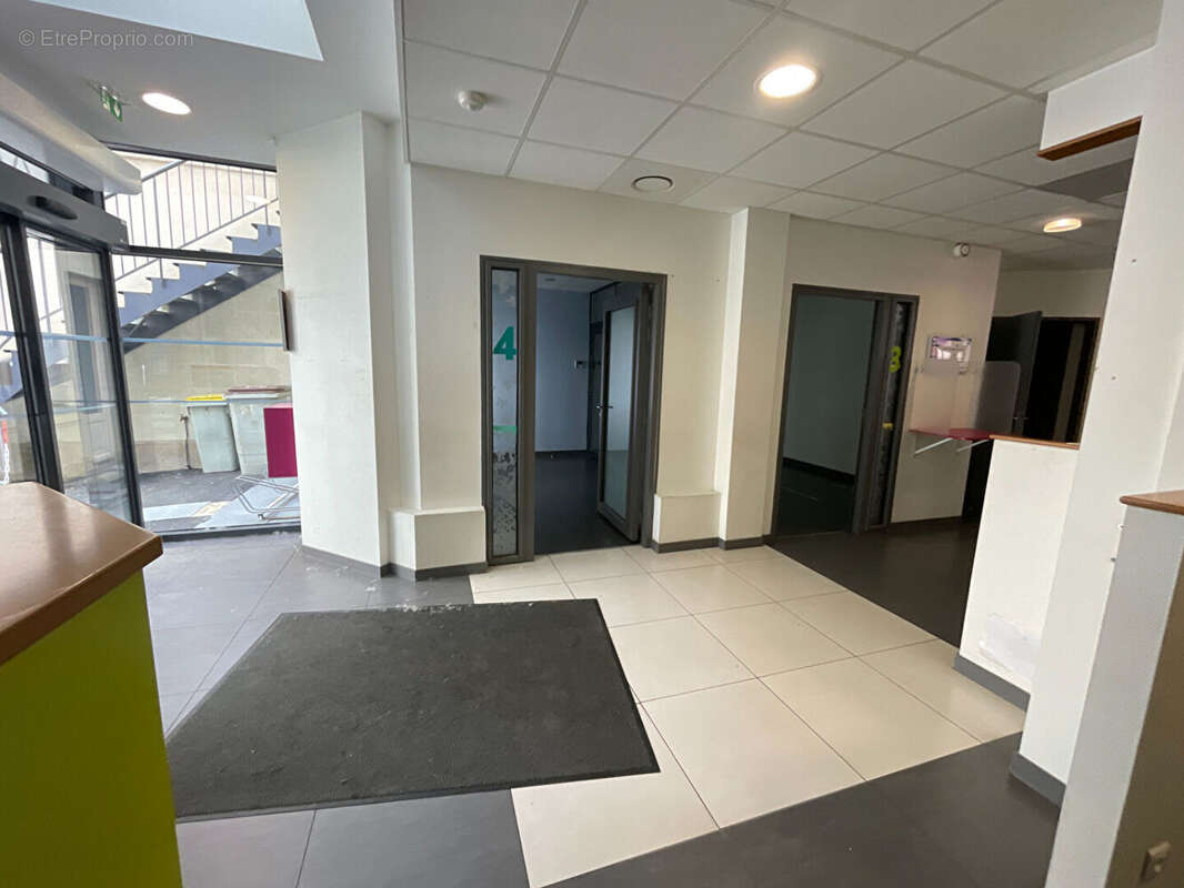 Rare immeuble en monopropriete centre ville de saumur - photo 4