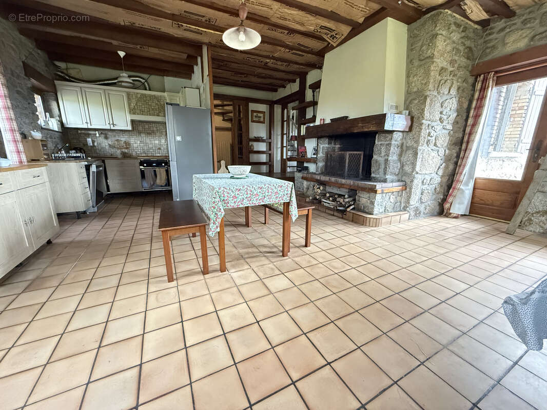 Maison à CELLES-SUR-DUROLLE