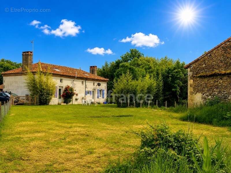 Maison en pierre 115m2 4 pièces ADRIERS (86) - photo 17