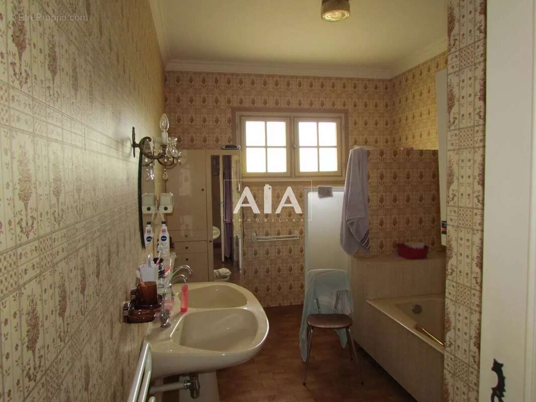 Maison à LES ADJOTS